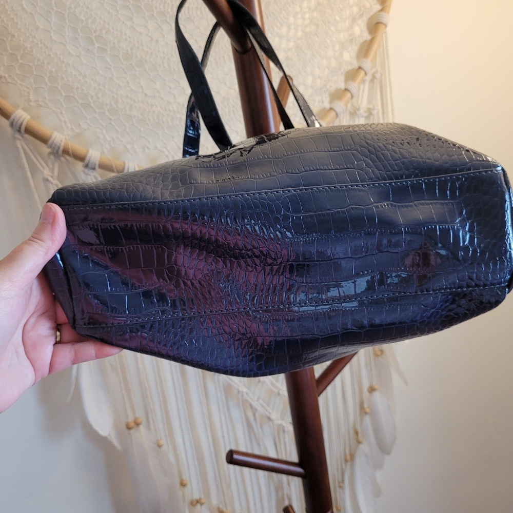 Liz Claiborne Navy Patent Leather - Picture 3 of 7